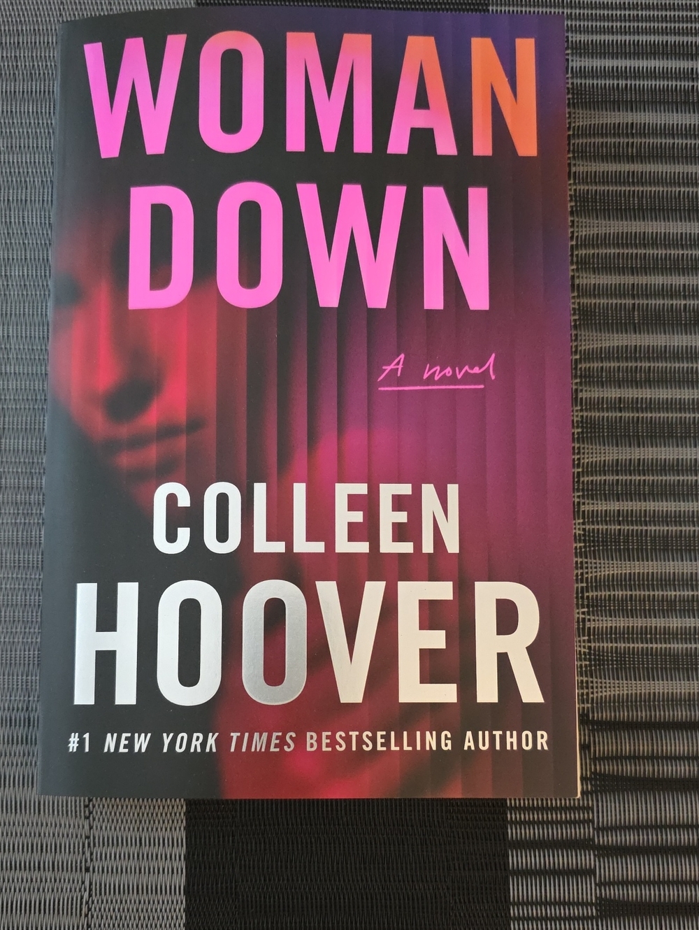 Woman Down - Papervack Novel